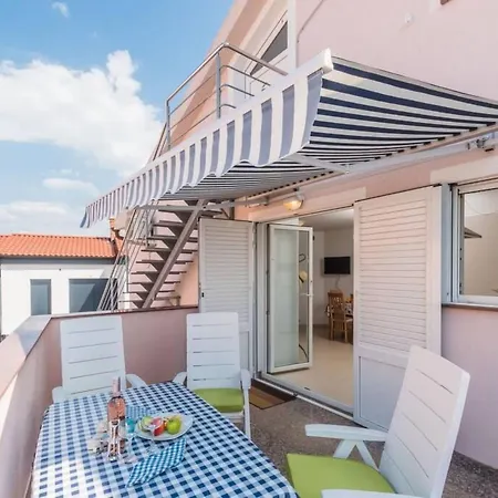 Grosse In Mit Moebliertem Balkon By Interhome Apartamento