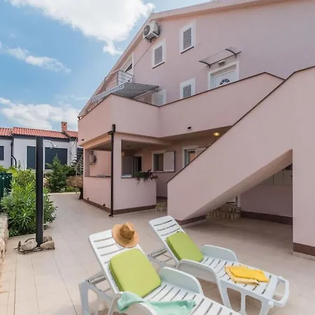 Grosse In Mit Moebliertem Balkon By Interhome Apartamento Klimno