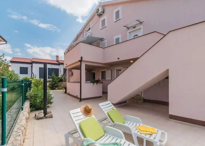 Grosse In Mit Moebliertem Balkon By Interhome Apartamento Klimno