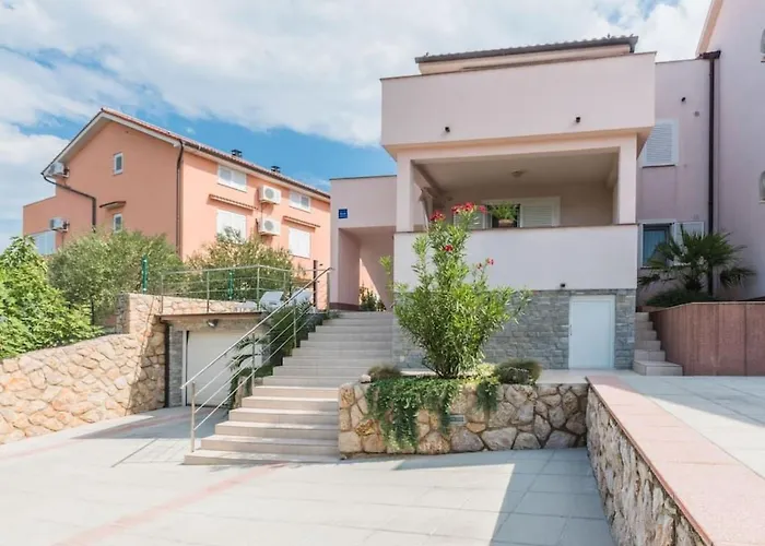 Grosse In Mit Moebliertem Balkon By Interhome