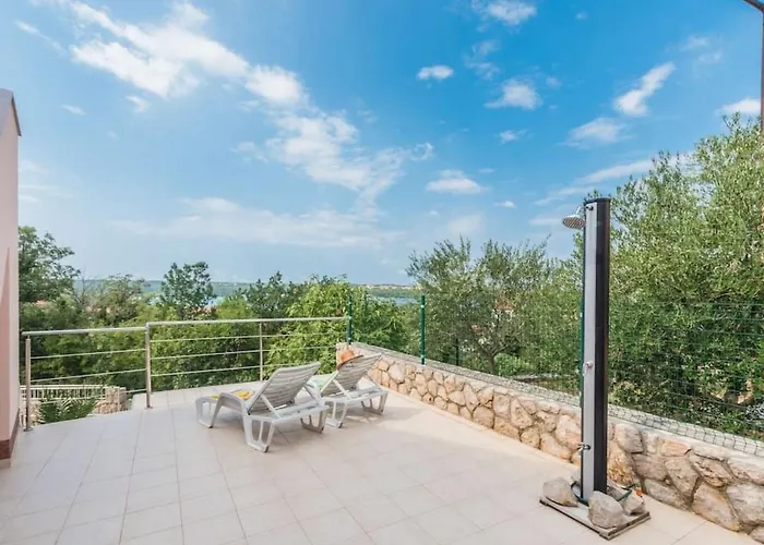 Grosse In Mit Moebliertem Balkon By Interhome Apartamento Klimno