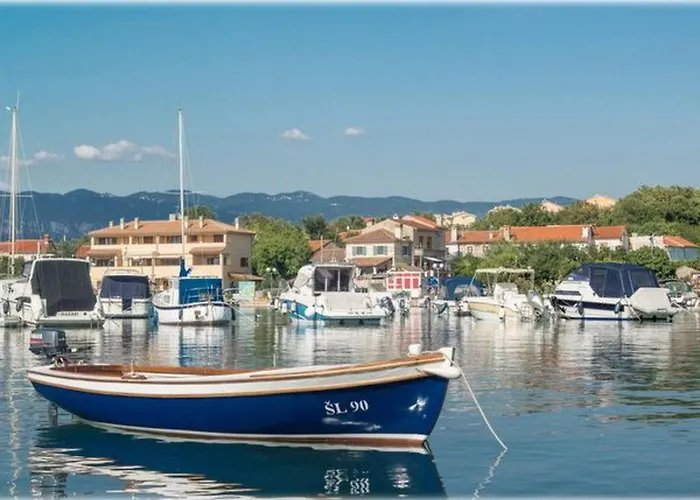 Apartamento Grosse In Mit Moebliertem Balkon By Interhome