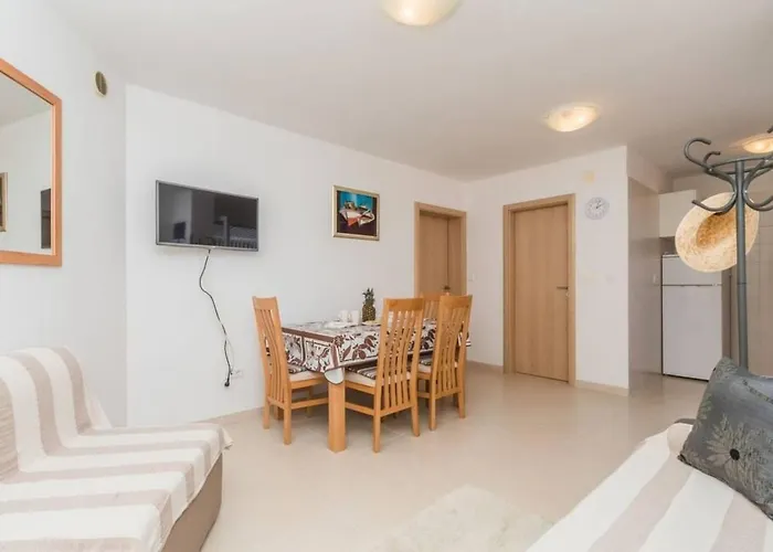 Grosse In Mit Moebliertem Balkon By Interhome Klimno