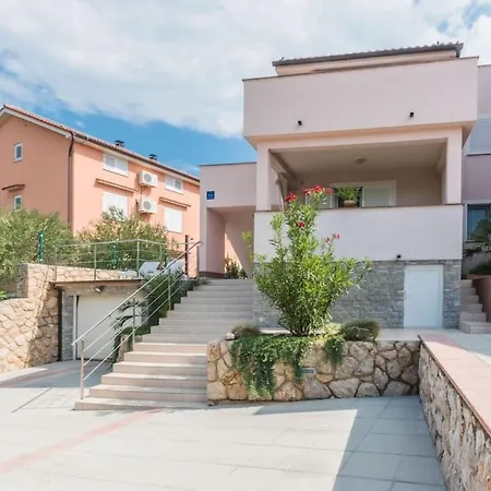 Grosse In Mit Moebliertem Balkon By Interhome