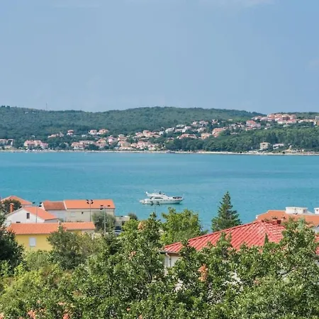 Apartmán Grosse In Mit Moebliertem Balkon By Interhome *