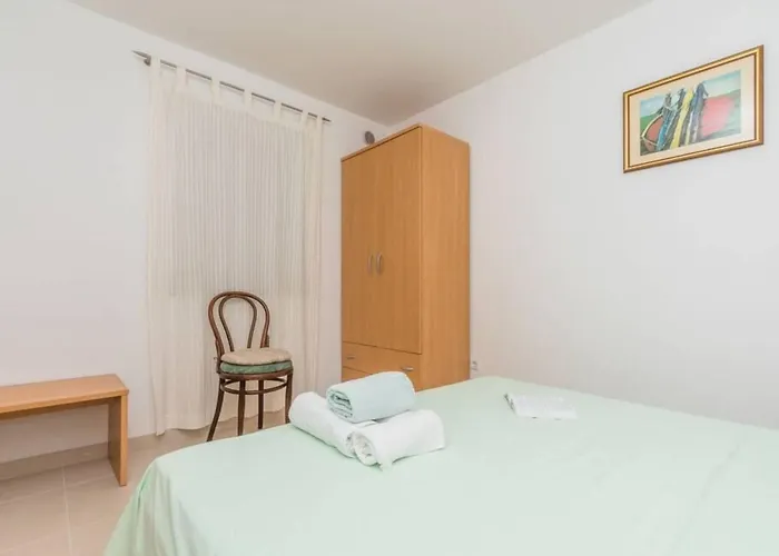 Grosse In Mit Moebliertem Balkon By Interhome Apartmán