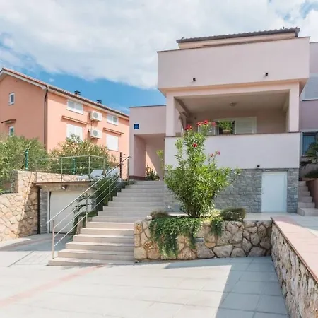 Grosse In Mit Moebliertem Balkon By Interhome *
