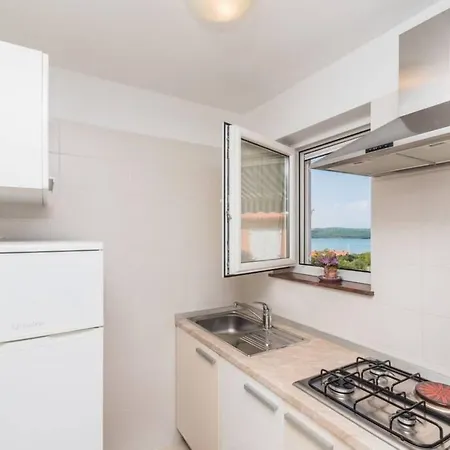 Grosse In Mit Moebliertem Balkon By Interhome Daire *