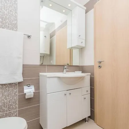 Daire Grosse In Mit Moebliertem Balkon By Interhome